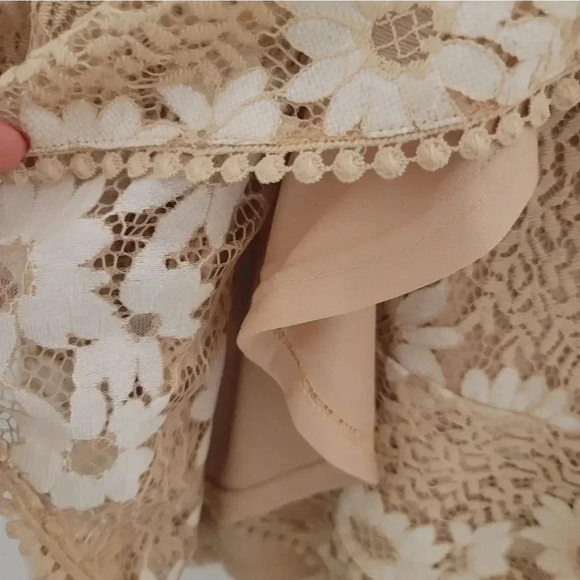 Cute nude color lace dress - Picture 4 of 5